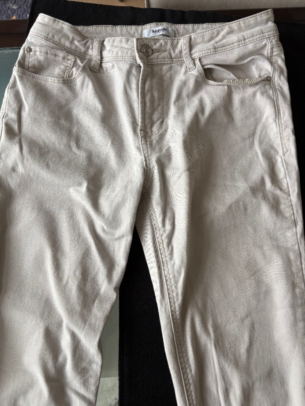 Kensie -  Khaki straight leg jeans. Size 6